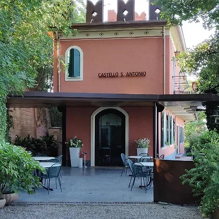Castello S. Antonio 2* لاتيزي