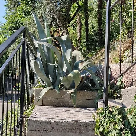 Castello S. Antonio מלון לאזיסה