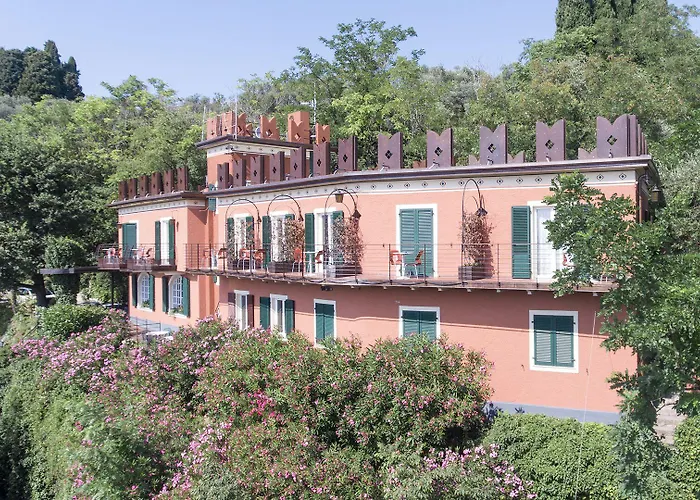 فندق Castello S. Antonio لاتيزي